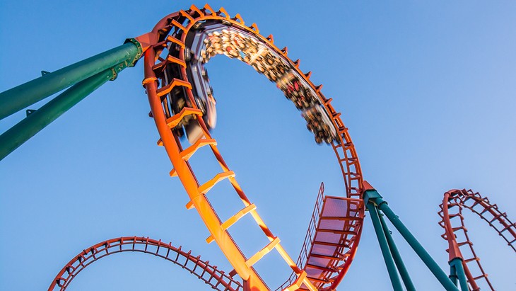 Qiz kochada kokragini korsatdi Power Rangers samuray seksini tomosha qiling