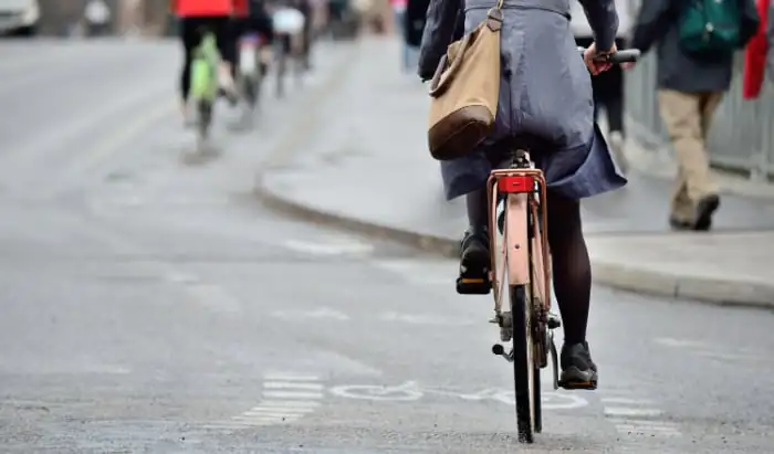 Cycling schemes should prioritise safety for female cyclists