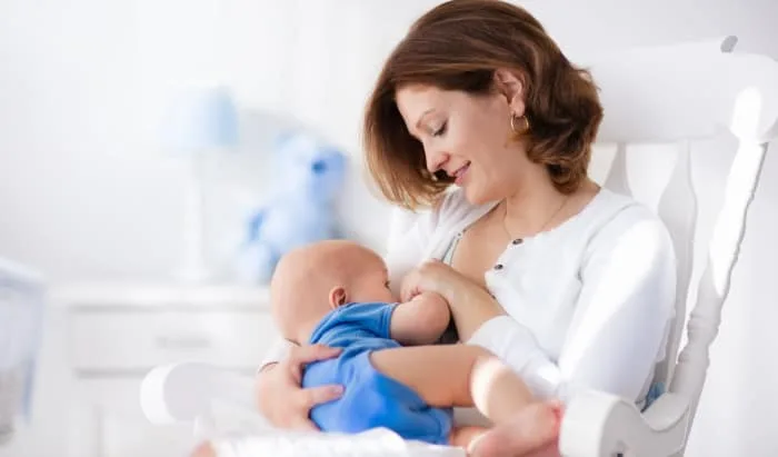Breastfed babies less likely to be given treats before 12 months