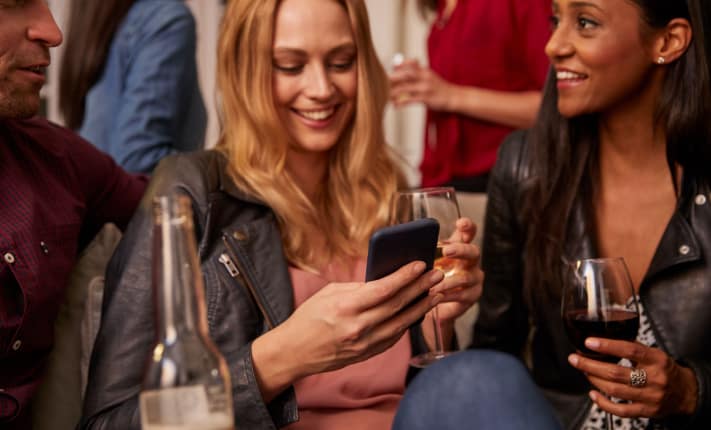 Problem drinking linked to alcohol-related social media