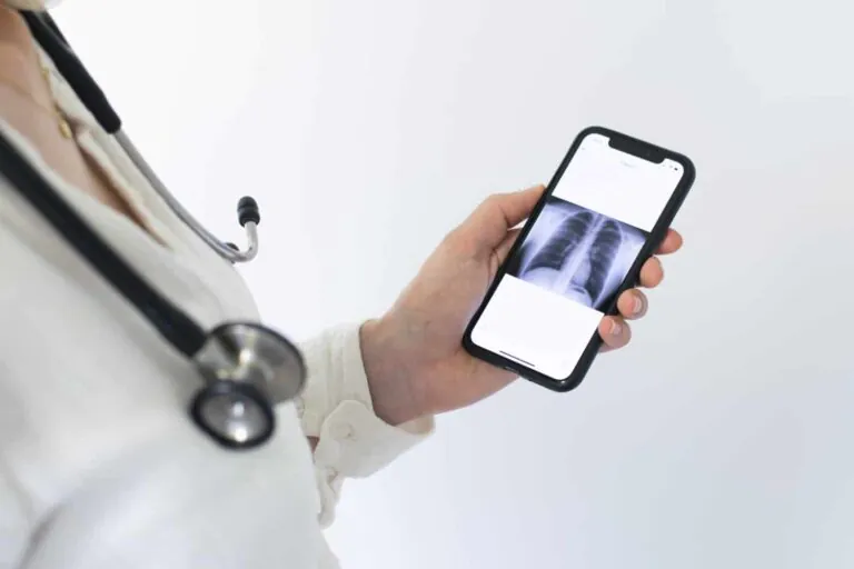Messenger apps and patient confidentiality