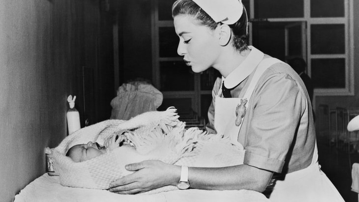 Should bigger babies be delivered early?