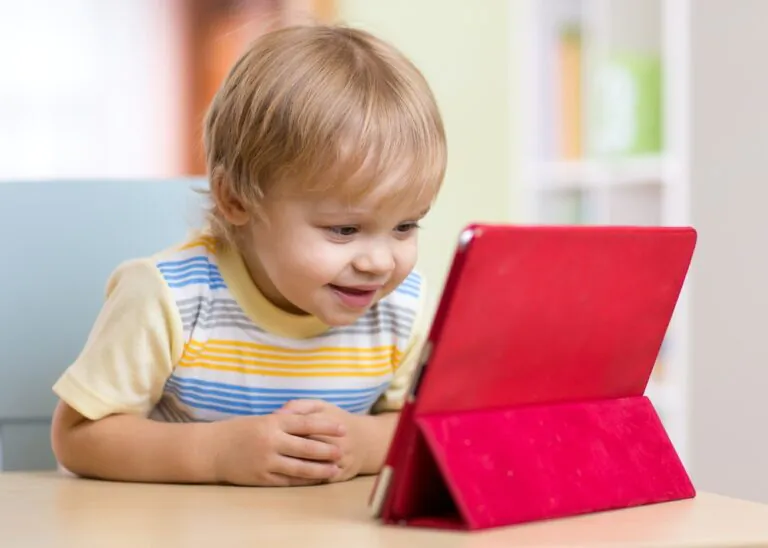 Worrying number of children under two use screens regularly