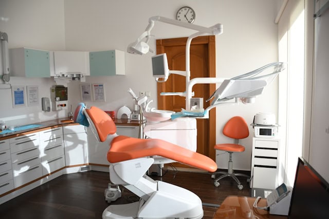 Virtual assistants for dental practices