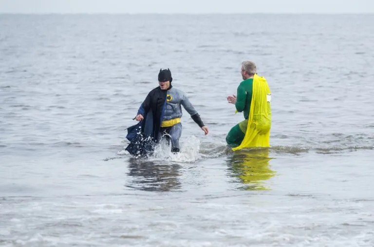 Just five minutes in cold water can boost mood