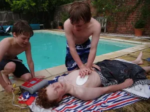 drowning - first aid, how to help