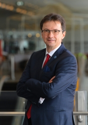 Professor Peter Schwarz