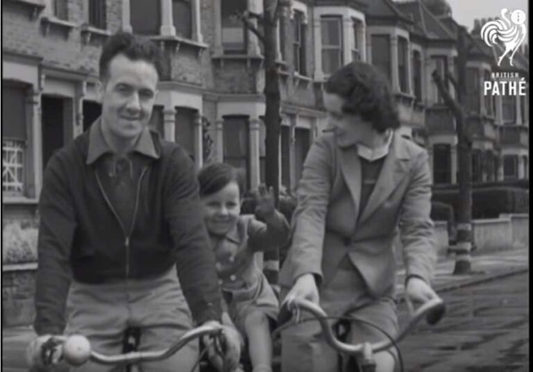 Queer cycling 1942