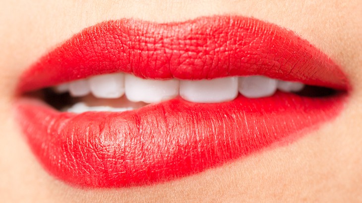 ’Tis the season for kissable lips under the mistletoe