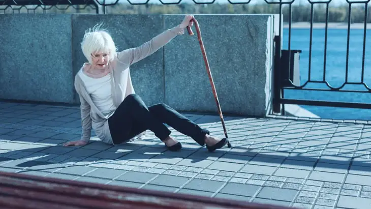 Instructional video: How to get up after a fall