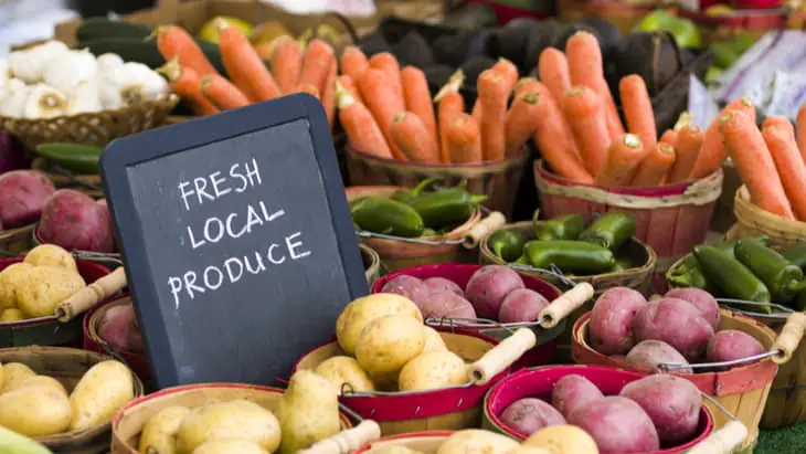 Eat seasonal & local from farmers’ markets throughout England this summer