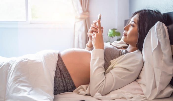 Mobile baby apps and bonding