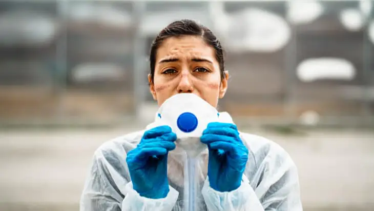 Healthcare staff: Mental health impact of pandemics