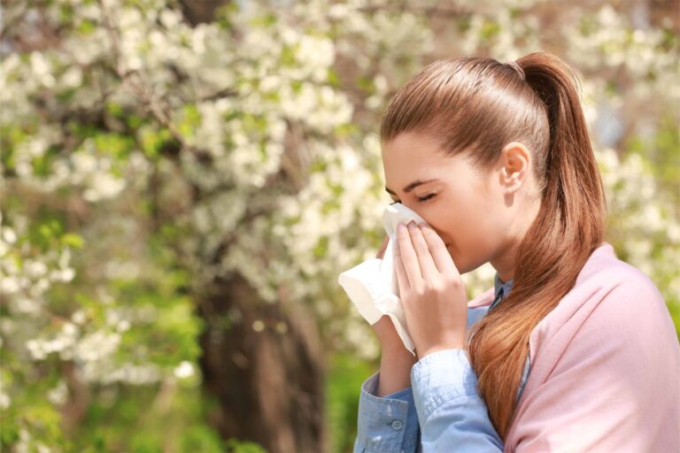 Seven top tips to help you control your asthma during hay fever season