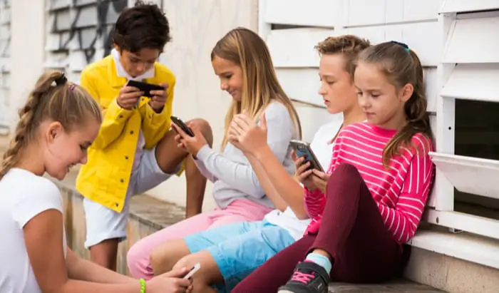 Banning smartphones for children